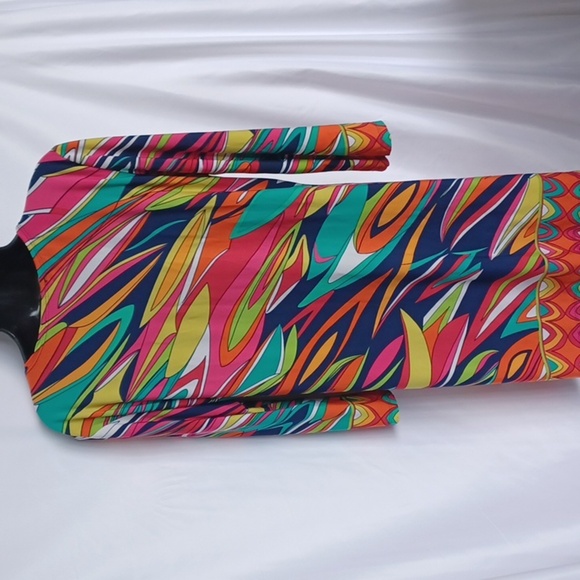 J. Valdi Women's 70s Printed Dress deep V Neck  Size M, stretchy, 20" ptp - Picture 4 of 7